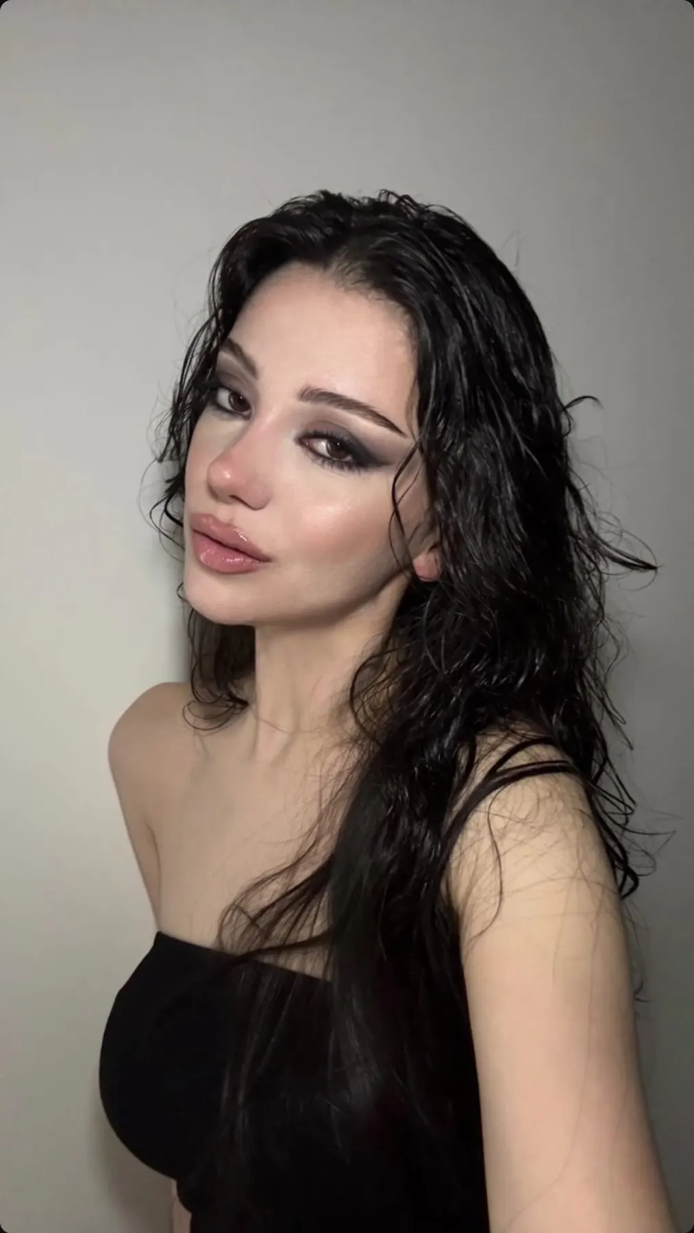 Izmirli Escort — Çankaya'nın Gözden Kaçan Güzeli